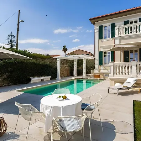 Modern Fontana In Sanremo